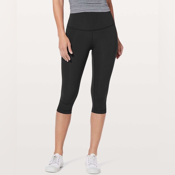 lululemon athletica Pants - Lululemon Wunder Under Hi-Rise 1/2 Tight 17" in Black Size 2